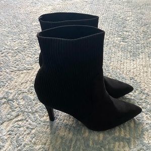 New black women’s heel boots size 7